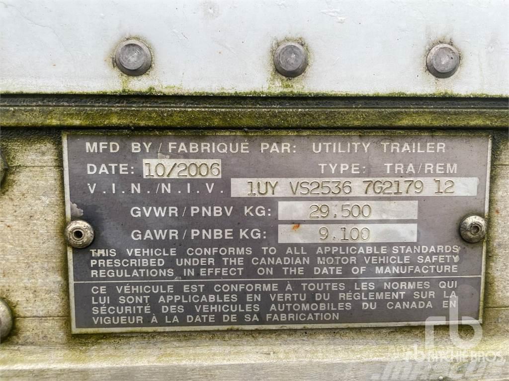 Utility 53 ft x 102 in T/A Semi remorque fourgon