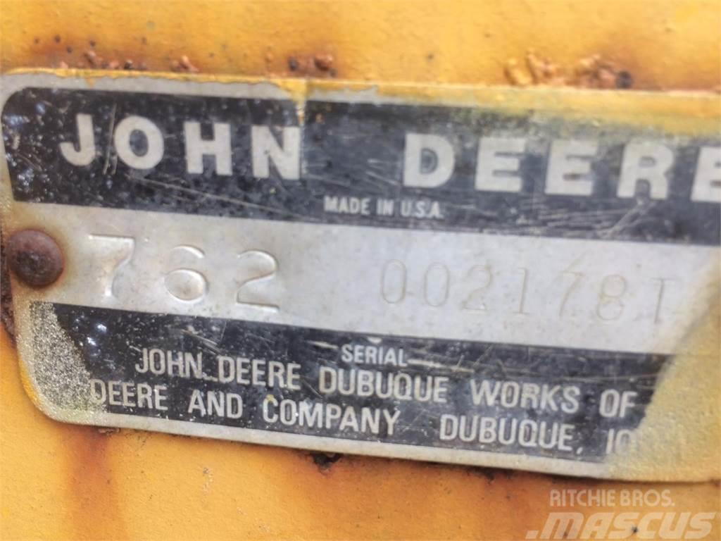 John Deere 762 Scraper