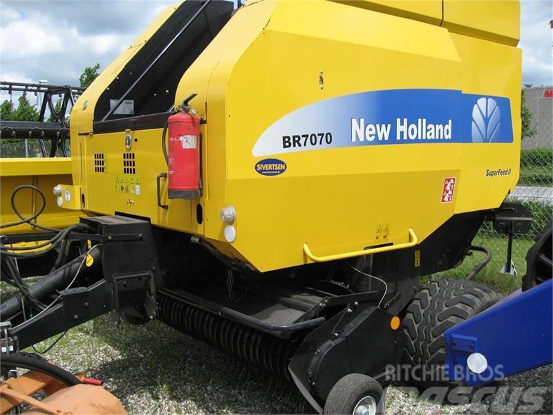 New Holland BR7070 med SUPER FEED Presse à balle ronde