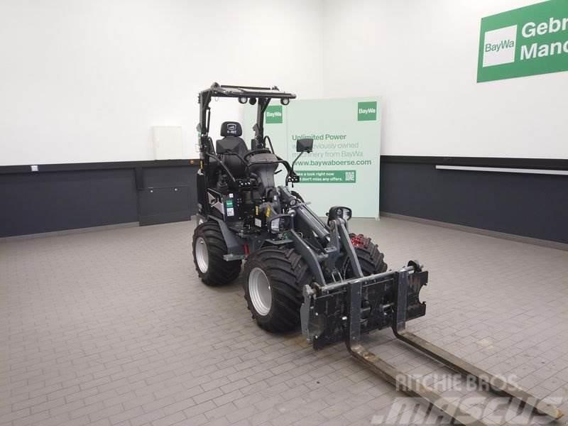 GiANT G1500 X-TRA Chargeuse compacte