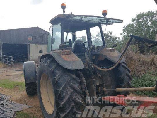 New Holland M135 Tracteur