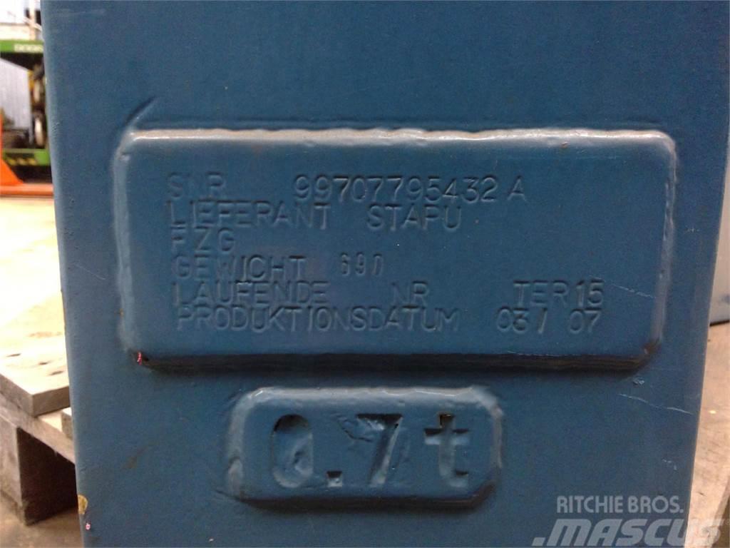 Faun ATF 40G-2 Counterweight 0,7 ton right side Accessoires et pièces pour grue